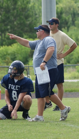 Alabama High School Football Coach Goes Viral for Teaching Players How to  Change a Flat Tire, Coach Carter is teaching his players real life  lessons! 👏 (H/T LightWorkers)